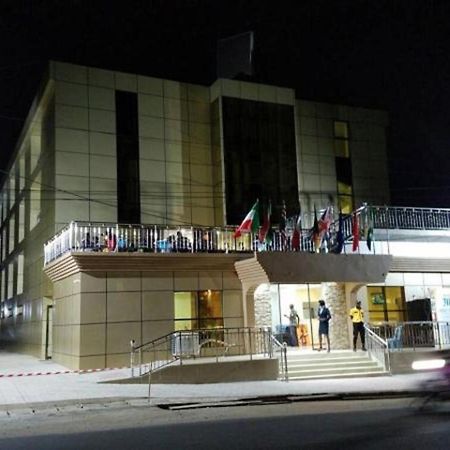 Mbayaville Hotel Дуала Екстериор снимка