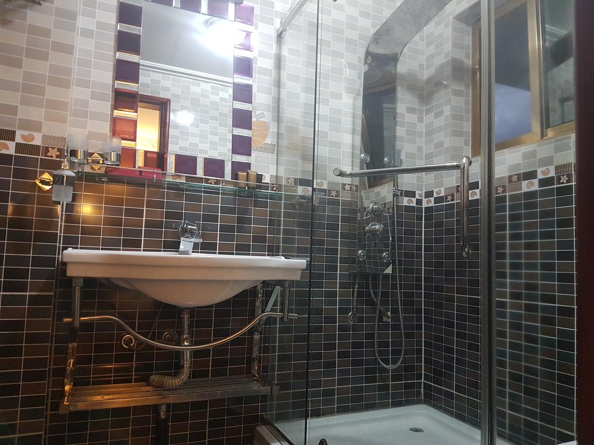Mbayaville Hotel Дуала Екстериор снимка