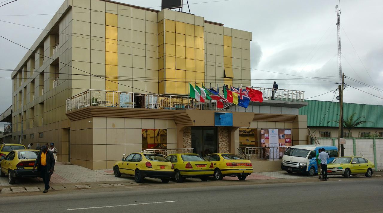 Mbayaville Hotel Дуала Екстериор снимка