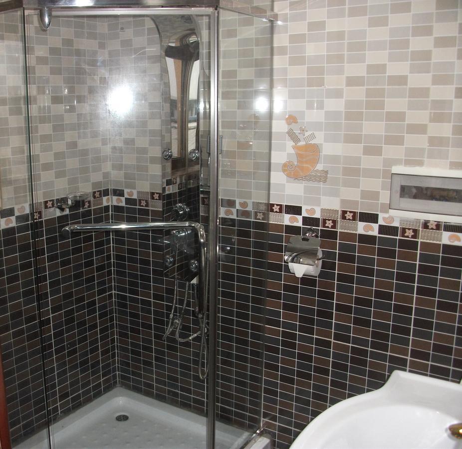 Mbayaville Hotel Дуала Екстериор снимка