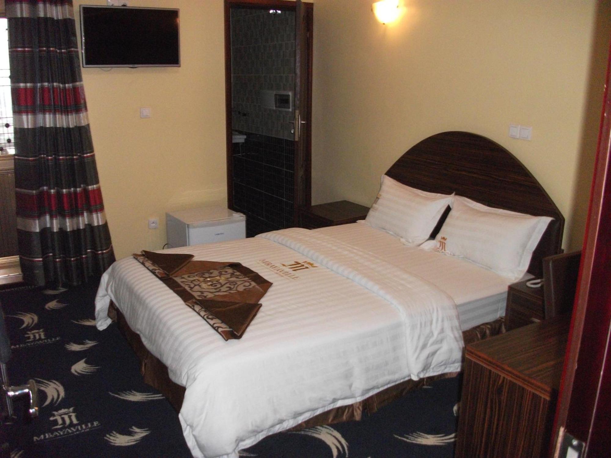 Mbayaville Hotel Дуала Екстериор снимка