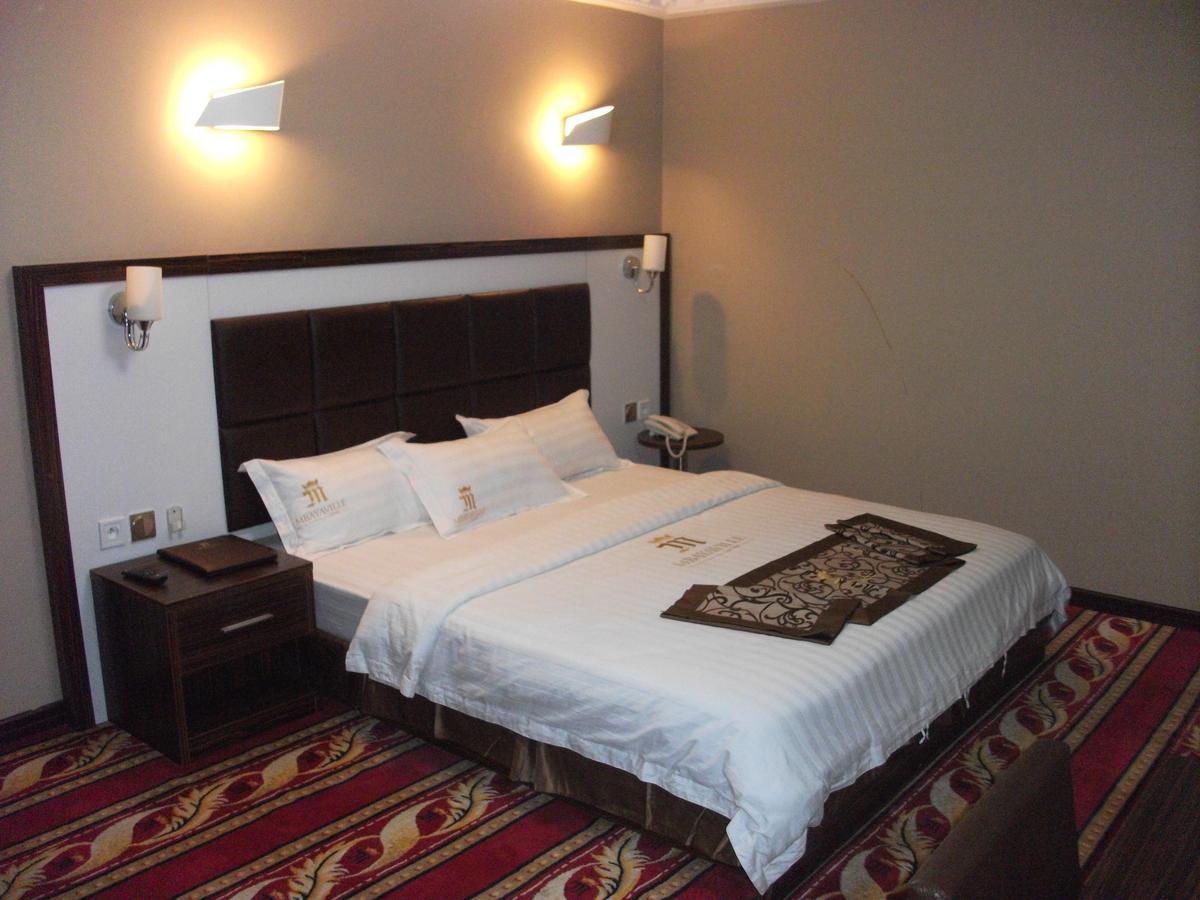 Mbayaville Hotel Дуала Екстериор снимка