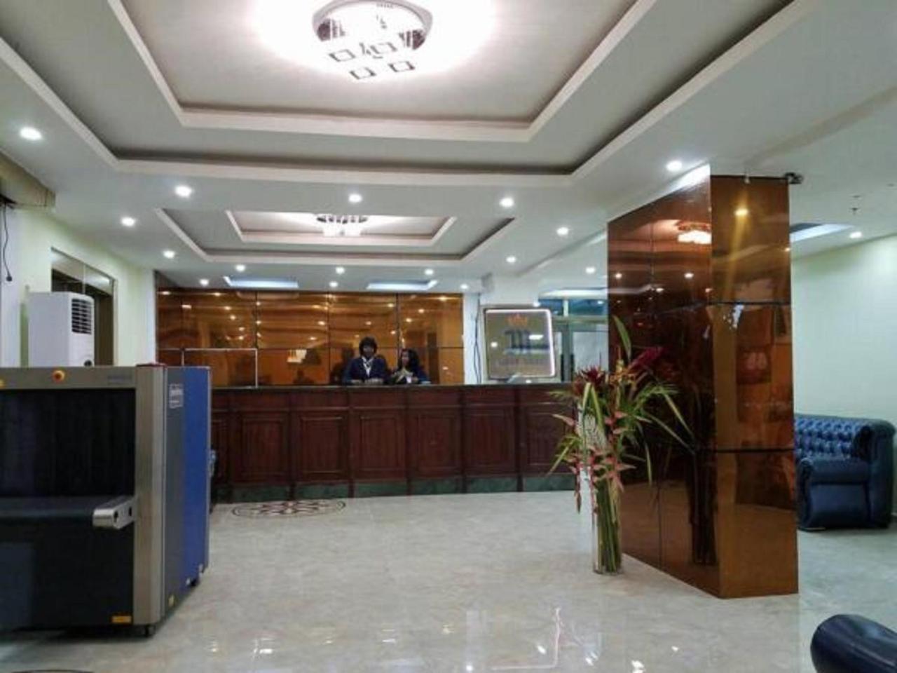 Mbayaville Hotel Дуала Екстериор снимка